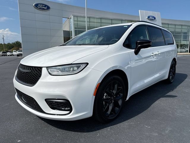 Used 2025 Chrysler Pacifica Limited FWD image 1