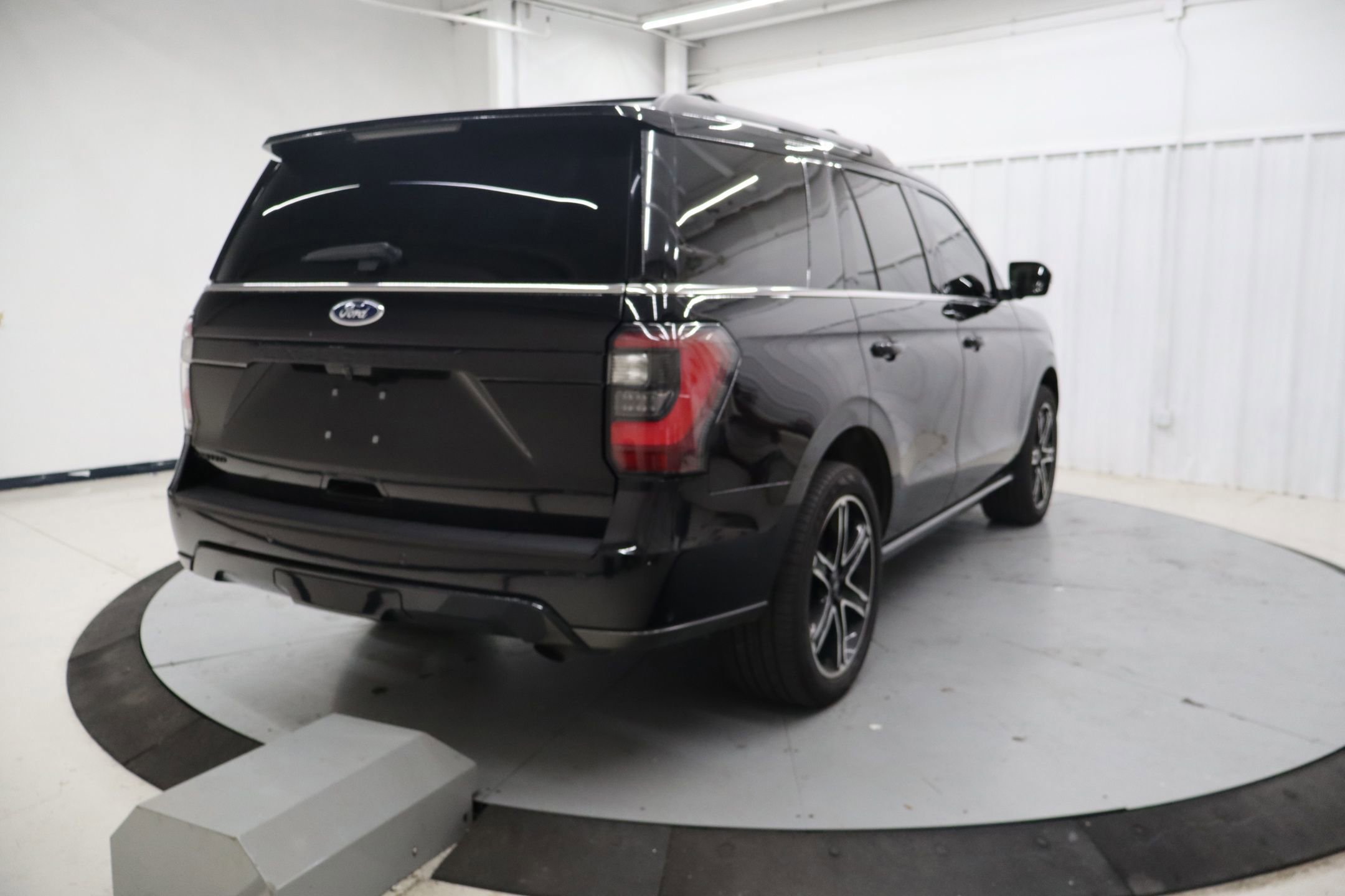 Certified 2020 Ford Expedition Limited image 5