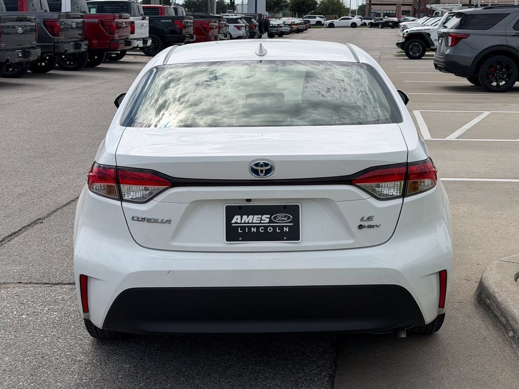 Used 2025 Toyota Corolla LE FWD image 5