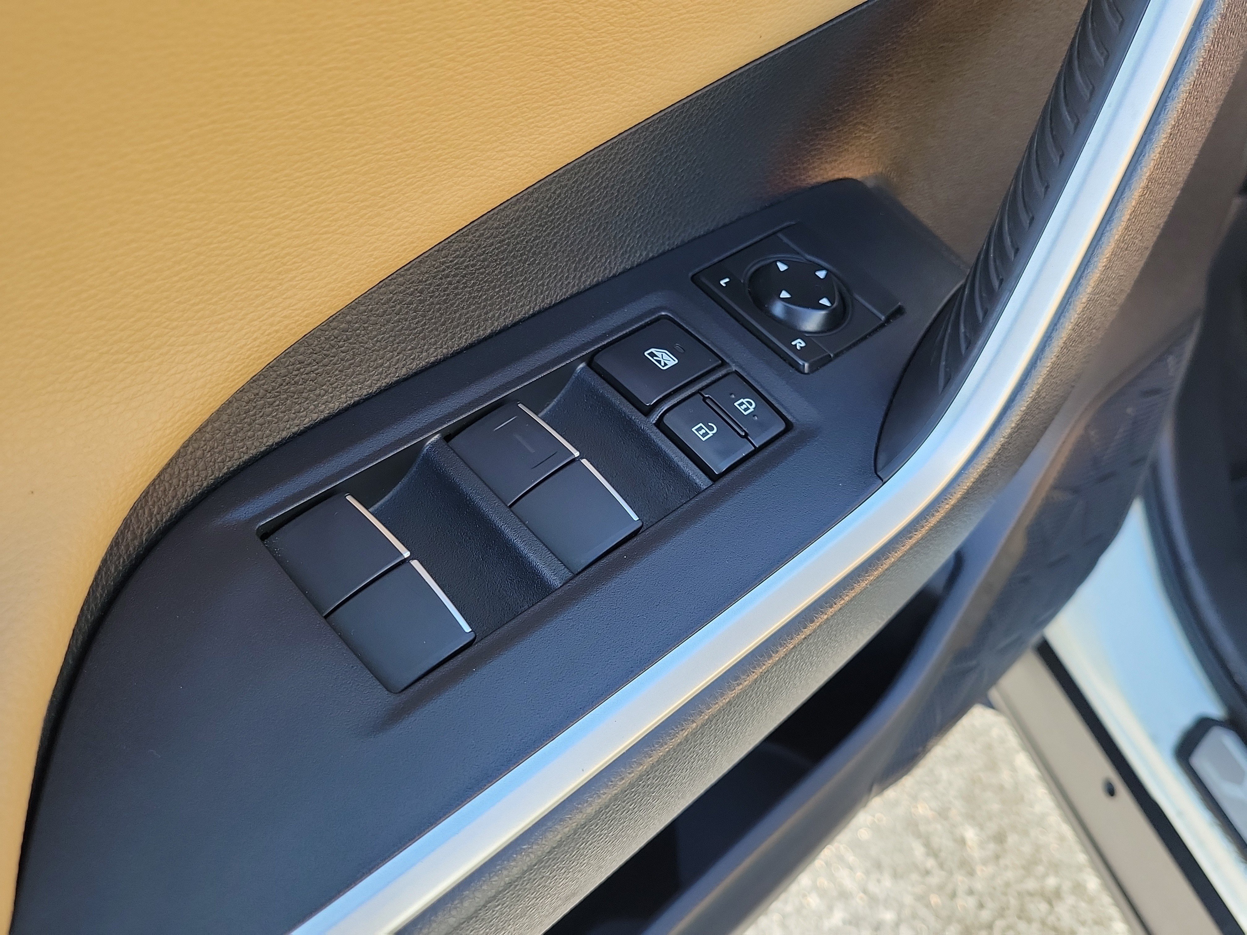 Used 2019 Toyota RAV4 Limited w/ Advanced Technology Package FWD image 20