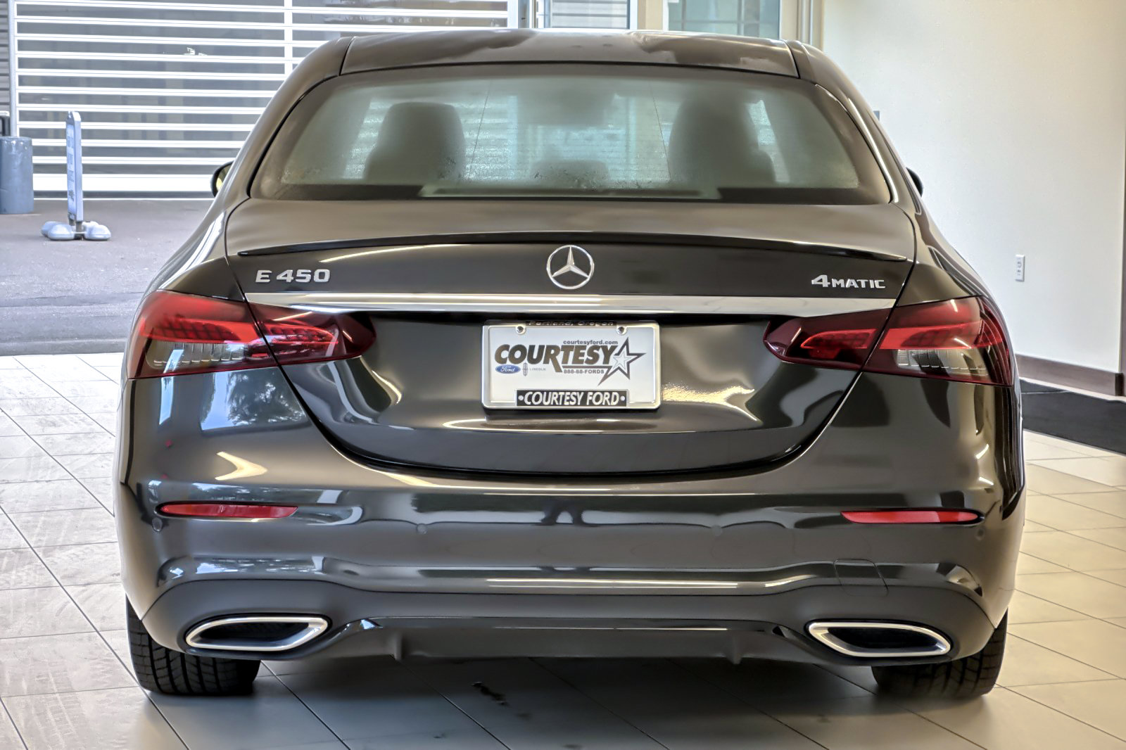 Used 2022 Mercedes-Benz E 450 4MATIC Sedan image 5