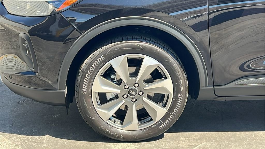 Certified 2025 Ford Escape Platinum w/ Premium Technology Package AWD/4WD image 6