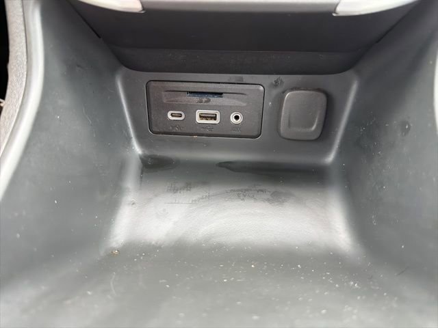 Used 2022 GMC Terrain SLT image 32