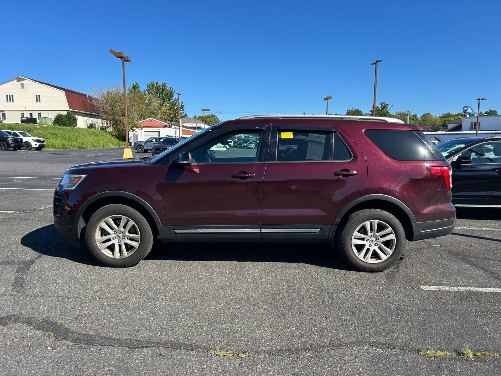 Certified 2018 Ford Explorer XLT w/ Equipment Group 201A AWD/4WD image 8