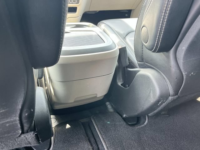 Used 2023 Chrysler Pacifica Touring-L FWD image 17