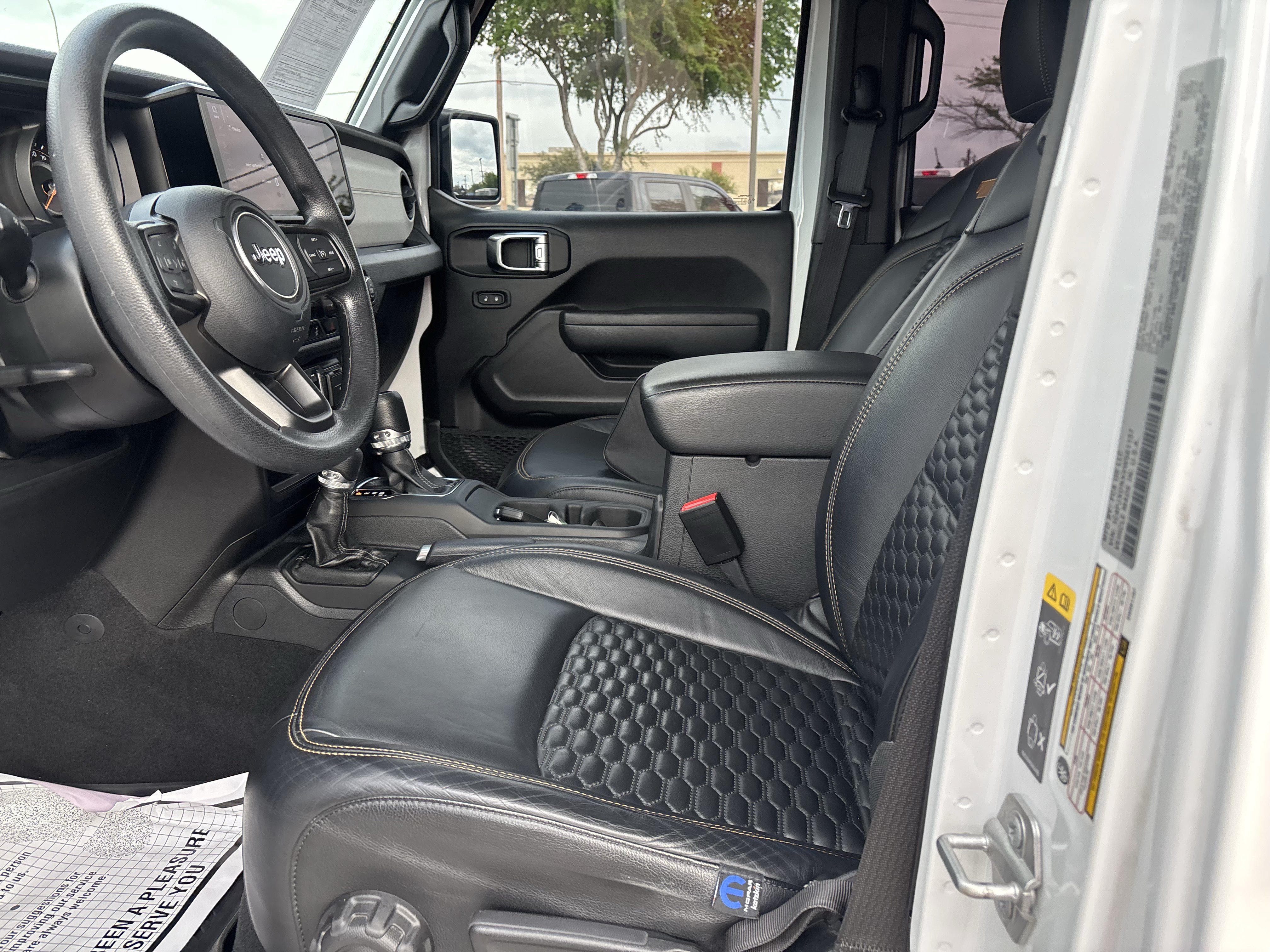 Used 2025 Jeep Wrangler Unlimited Sport AWD/4WD image 10