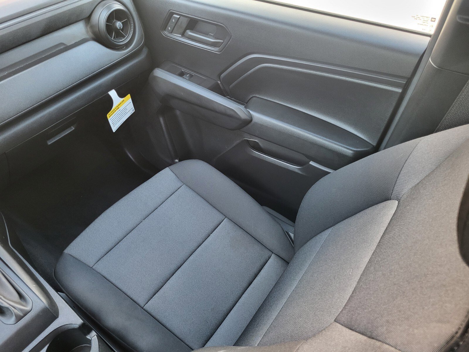 Used 2024 Chevrolet Colorado W/T image 16