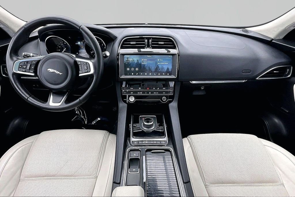 Used 2020 Jaguar F-PACE Prestige AWD/4WD image 16