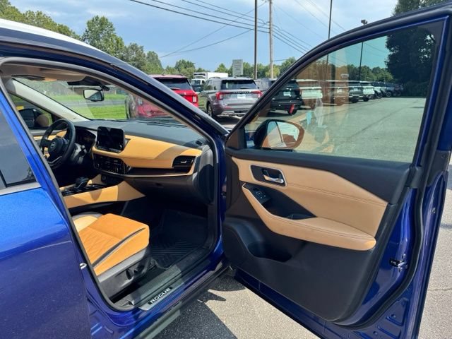 Used 2021 Nissan Rogue Platinum AWD/4WD image 16