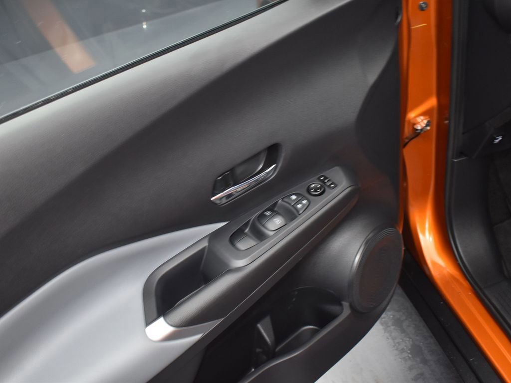 Used 2022 Nissan Kicks SR w/ Premium Package image 9