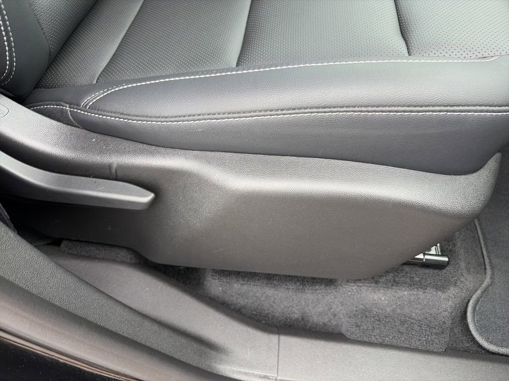 Used 2025 Chevrolet Traverse LT w/ Driver Confidence Package FWD image 37