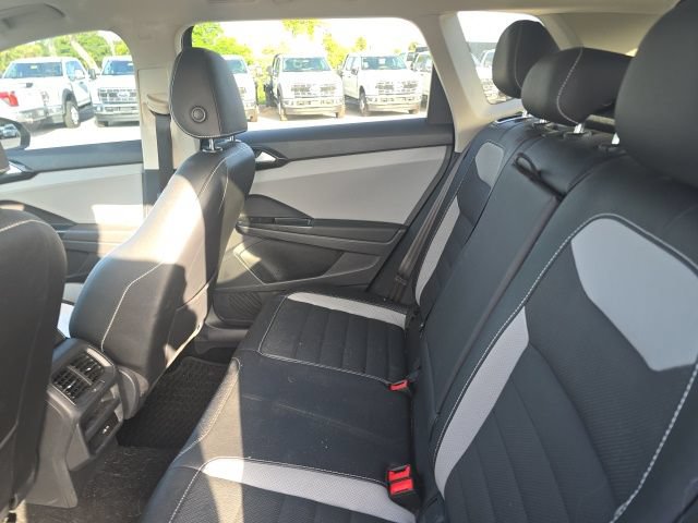 Used 2022 Volkswagen Taos SEL w/ Panoramic Sunroof Package FWD image 8