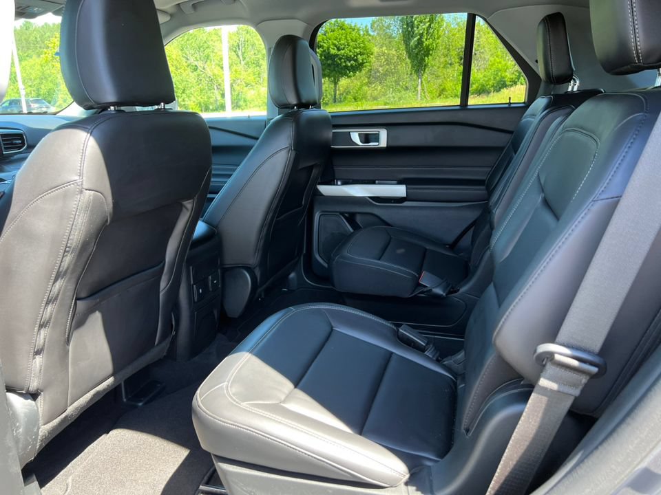 Certified 2023 Ford Explorer XLT w/ Equipment Group 202A AWD/4WD image 4