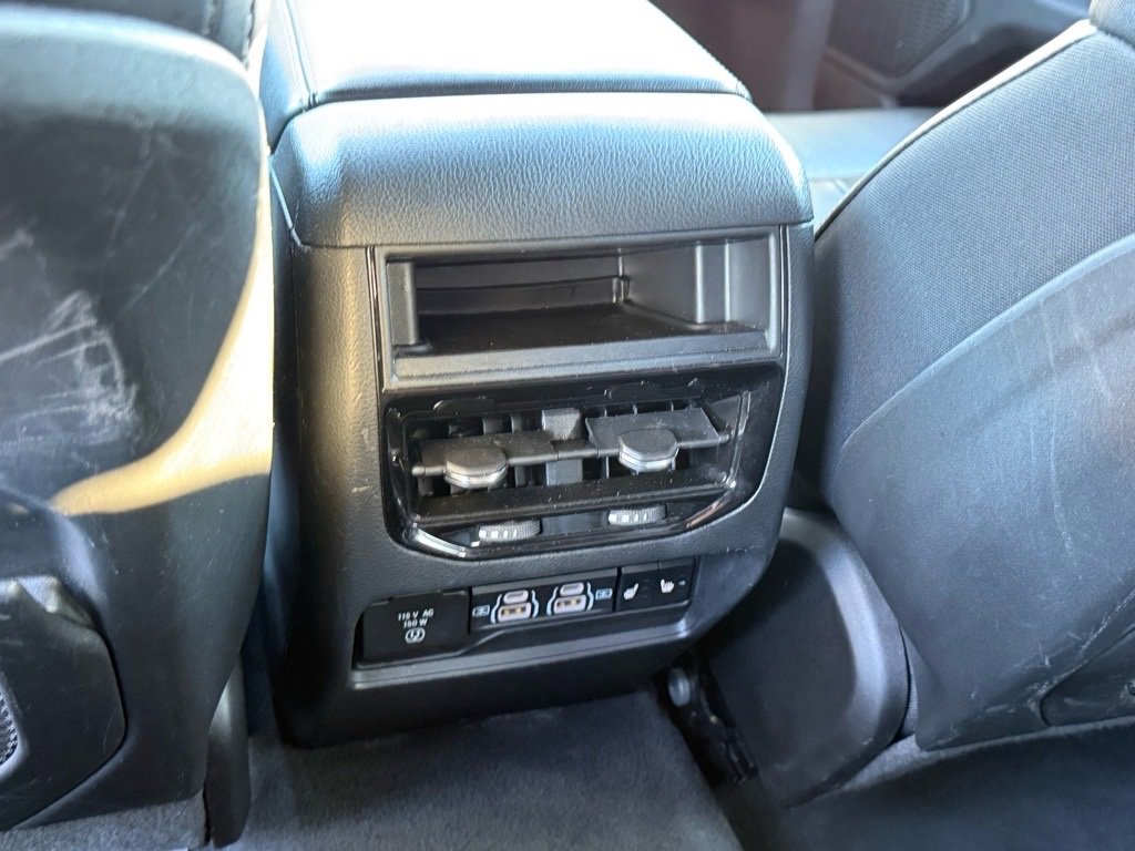 Used 2024 Jeep Grand Cherokee Limited image 12