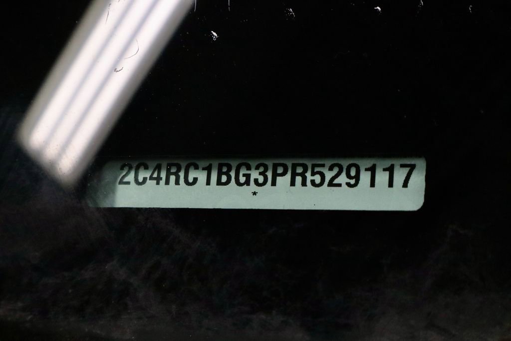 Used 2023 Chrysler Pacifica Touring-L FWD image 33
