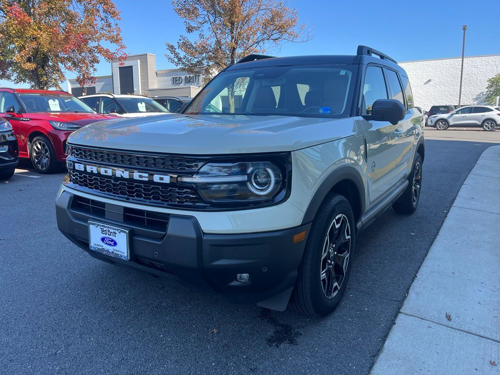 Certified 2025 Ford Bronco Sport Outer Banks w/ Outer Banks Tech Package+ AWD/4WD image 3
