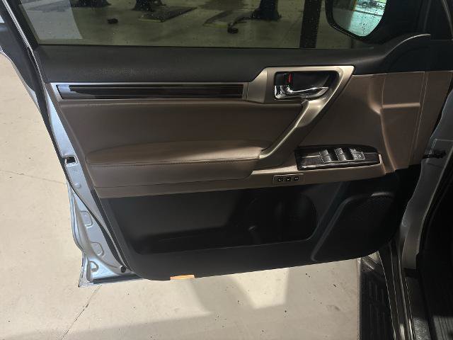Used 2020 Lexus GX 460 Luxury w/ Accessory Package AWD/4WD image 12