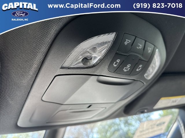 Used 2025 Chrysler Pacifica Select FWD image 32