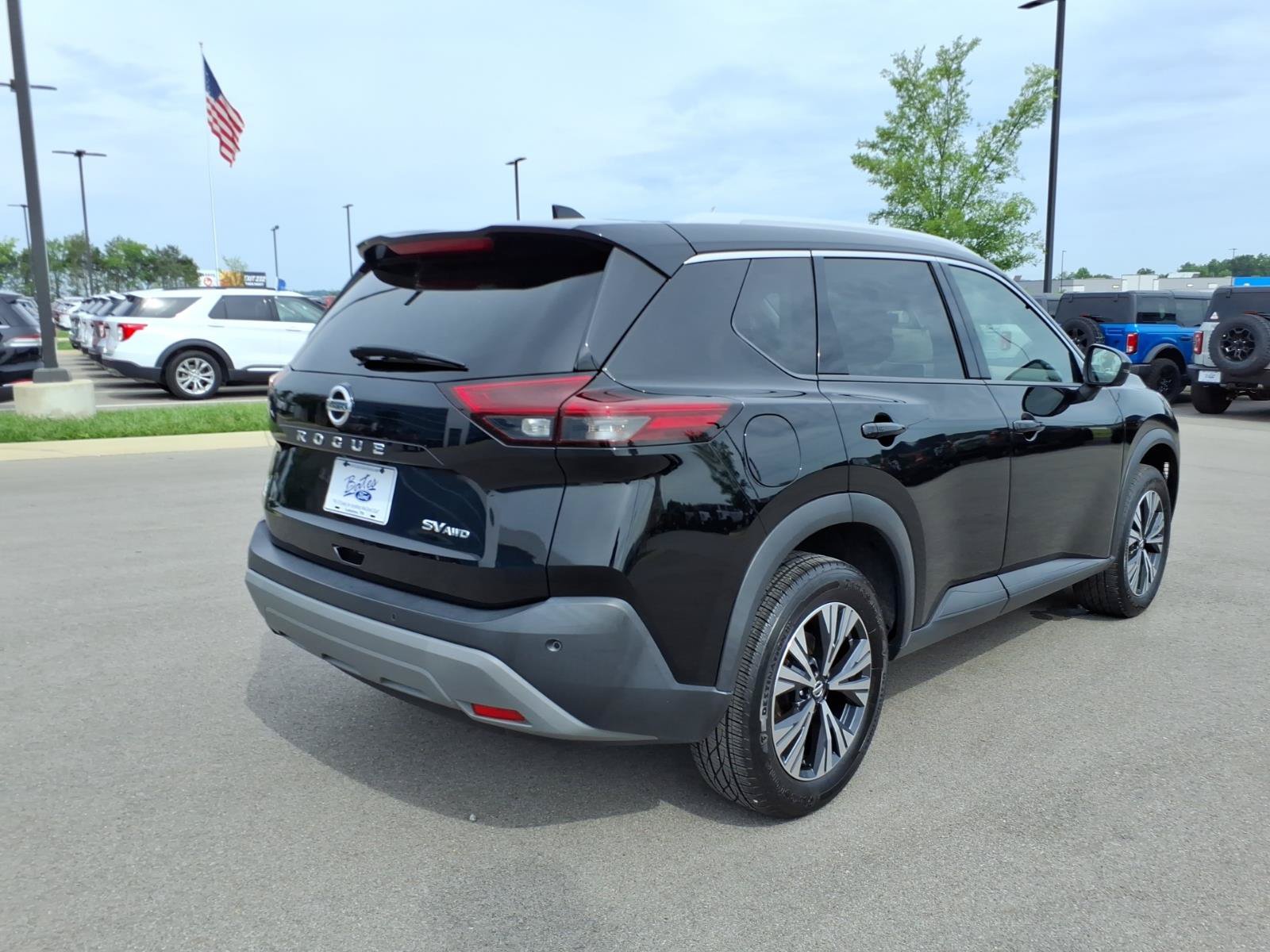 Used 2021 Nissan Rogue SV w/ Premium Package AWD/4WD image 3