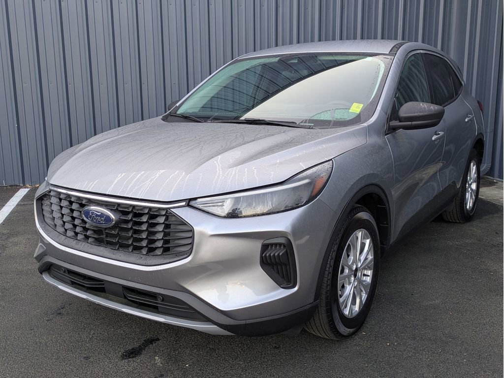 Certified 2023 Ford Escape Active w/ Tech Pack #1 FWD image 2