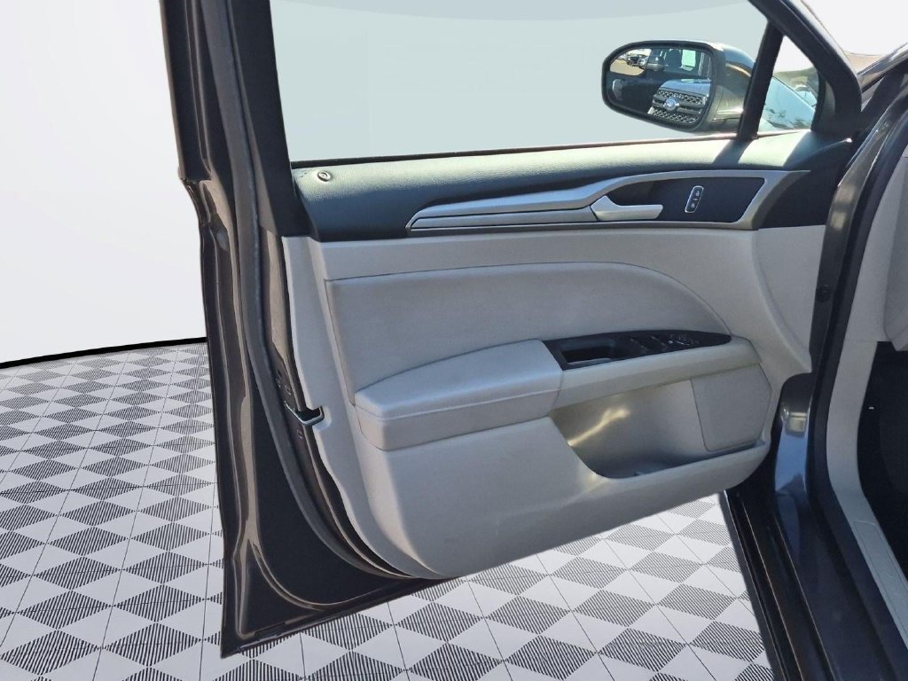 Certified 2018 Ford Fusion SE FWD image 10