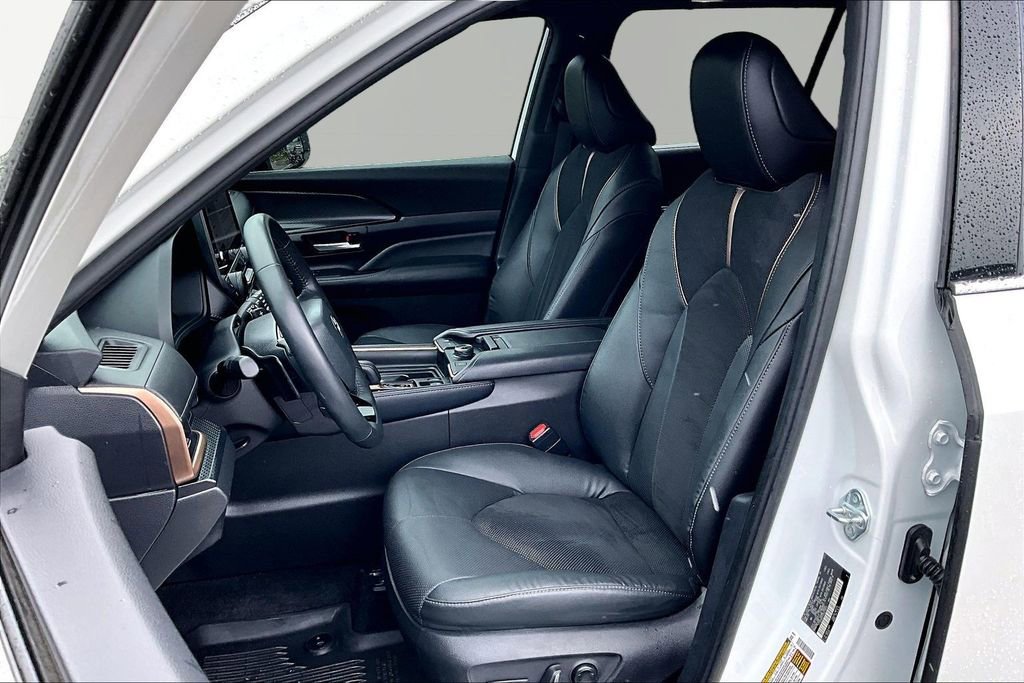 Used 2024 Toyota Grand Highlander AWD Hybrid image 25