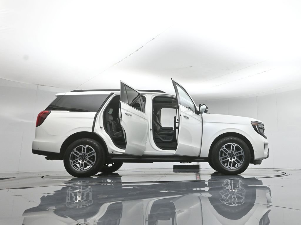 Certified 2025 Ford Expedition Active AWD/4WD image 54