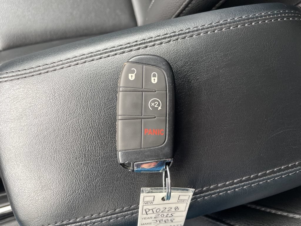 Used 2025 Jeep Compass Limited AWD/4WD image 22
