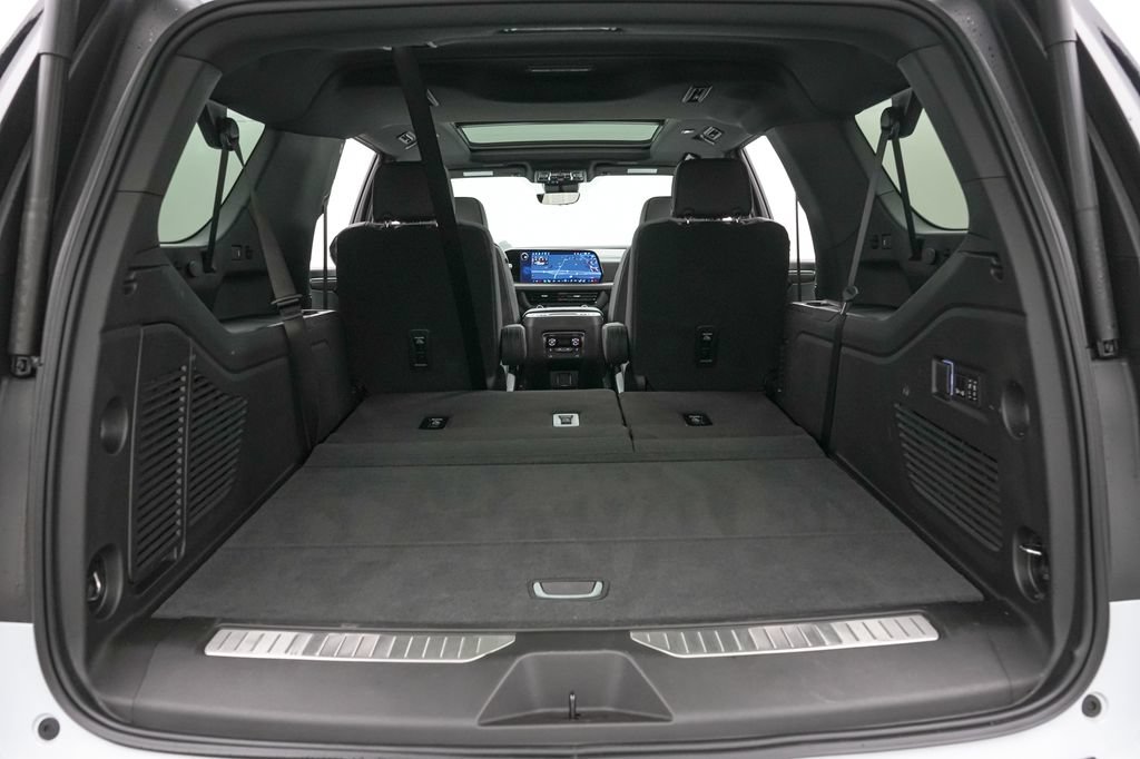 Used 2026 Chevrolet Suburban High Country w/ Sun And Tow Package AWD/4WD image 24