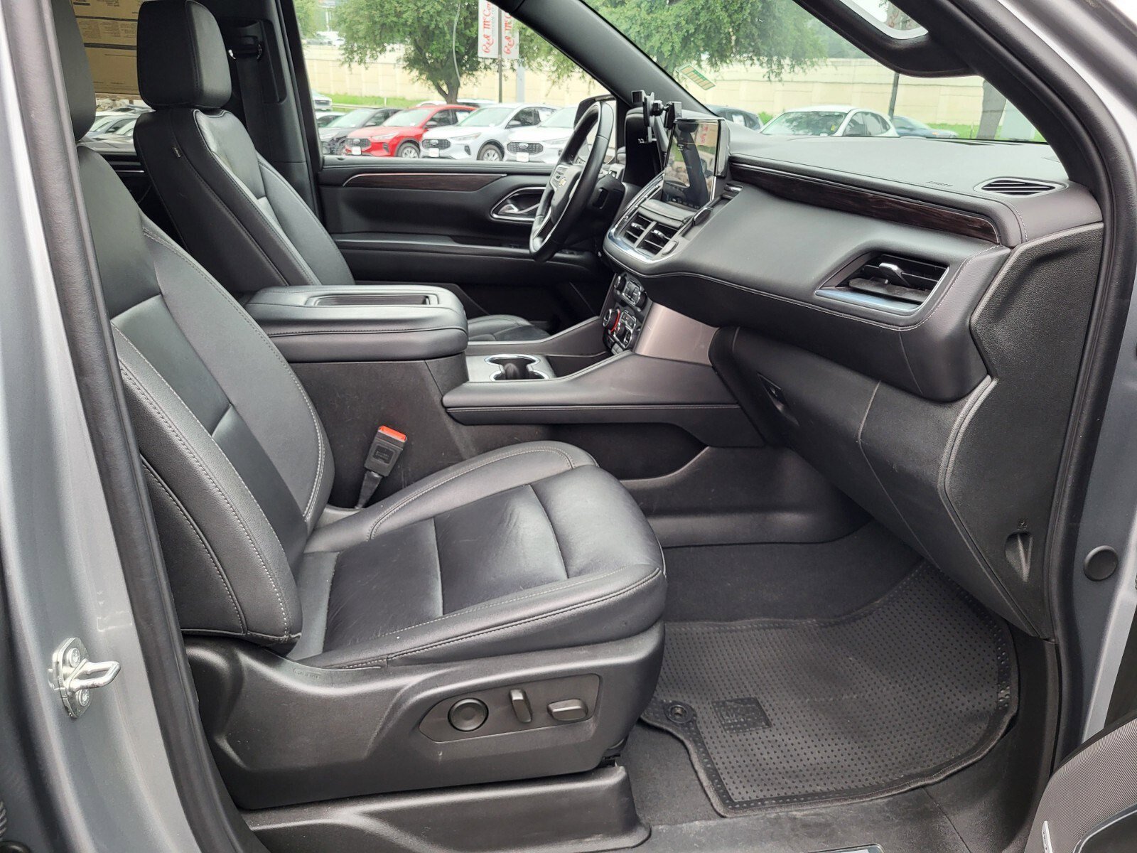 Used 2024 Chevrolet Tahoe LT AWD/4WD image 12