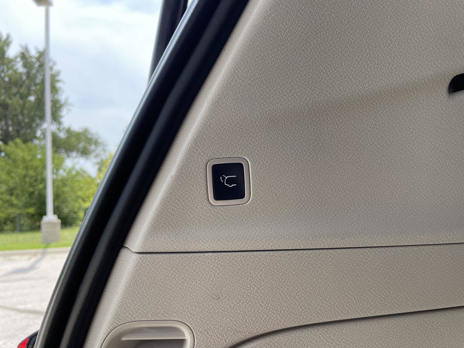 Used 2022 Chrysler Voyager LX FWD image 35