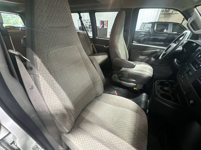 Used 2025 Chevrolet Express 3500 LS RWD image 32