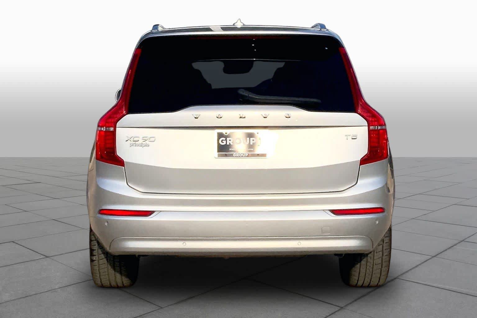 Used 2022 Volvo XC90 T5 Momentum FWD image 5