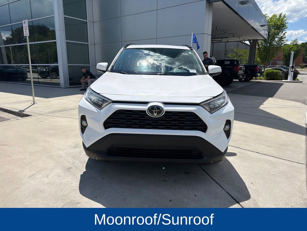 Used 2021 Toyota RAV4 XLE w/ Convenience Package FWD image 3