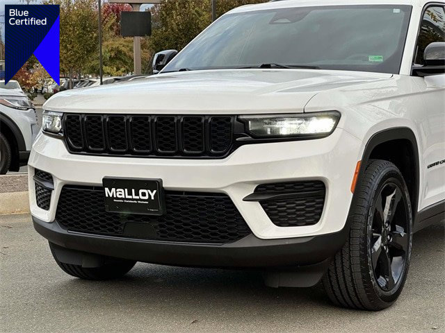 Used 2023 Jeep Grand Cherokee Altitude image 1