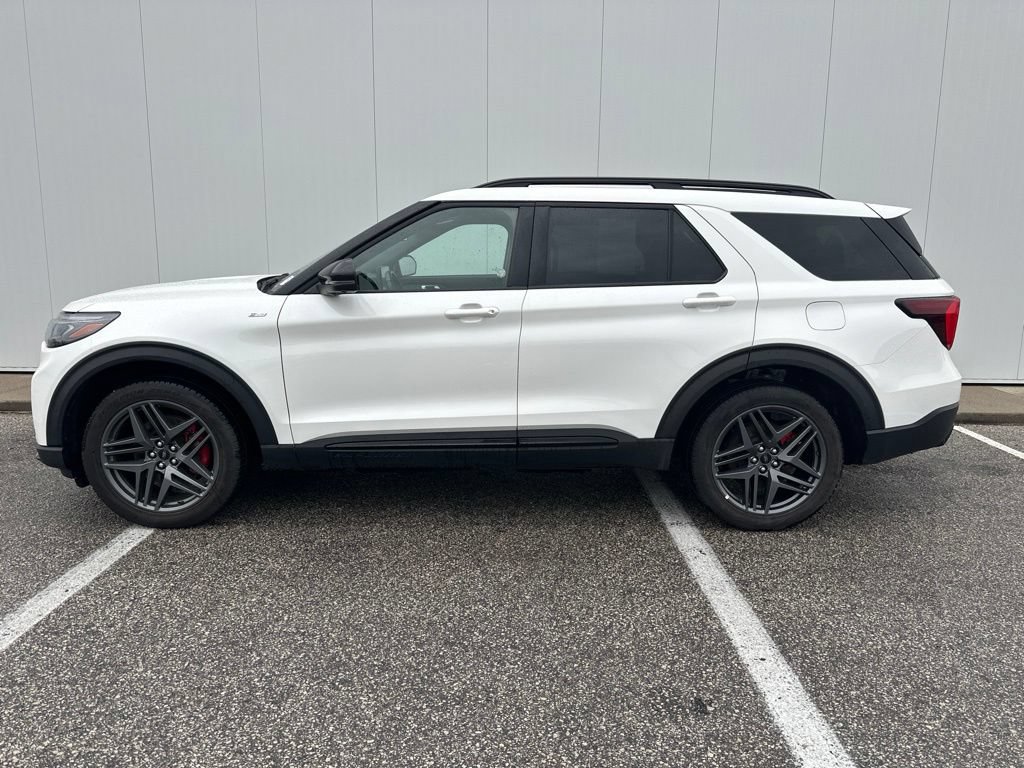 Certified 2025 Ford Explorer ST-Line w/ ST-Line Street Pack AWD/4WD image 3