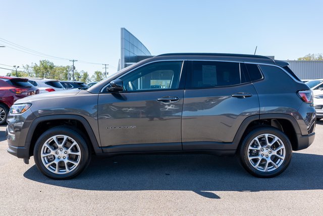 Used 2023 Jeep Compass Latitude AWD/4WD image 9