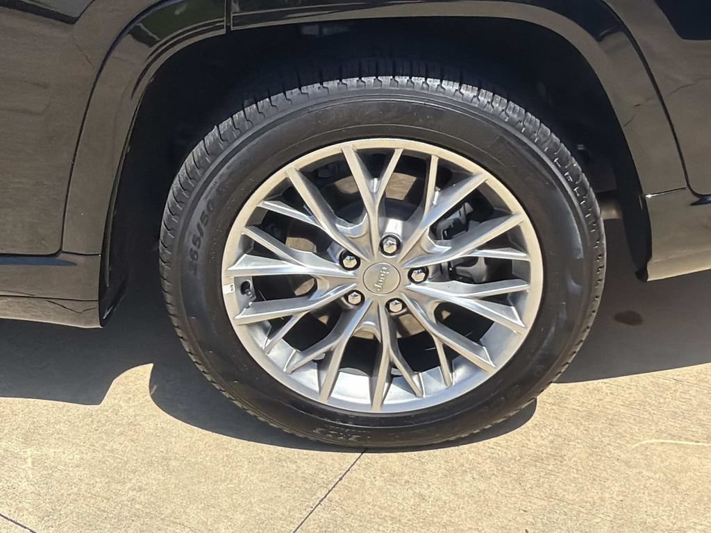 Used 2025 Jeep Grand Cherokee L Summit AWD/4WD image 5