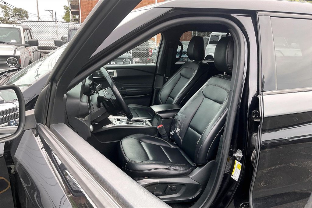 Certified 2020 Ford Explorer XLT w/ Equipment Group 202A AWD/4WD image 24