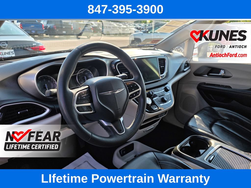 Used 2023 Chrysler Pacifica Touring-L FWD image 12