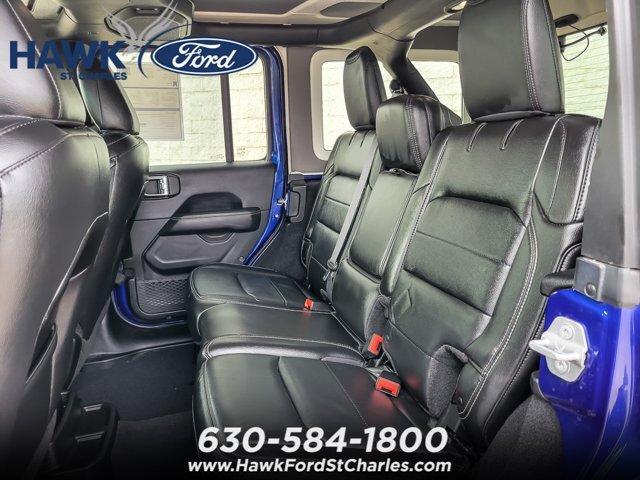 Used 2018 Jeep Wrangler Unlimited Sahara w/ Dual Top Group AWD/4WD image 9