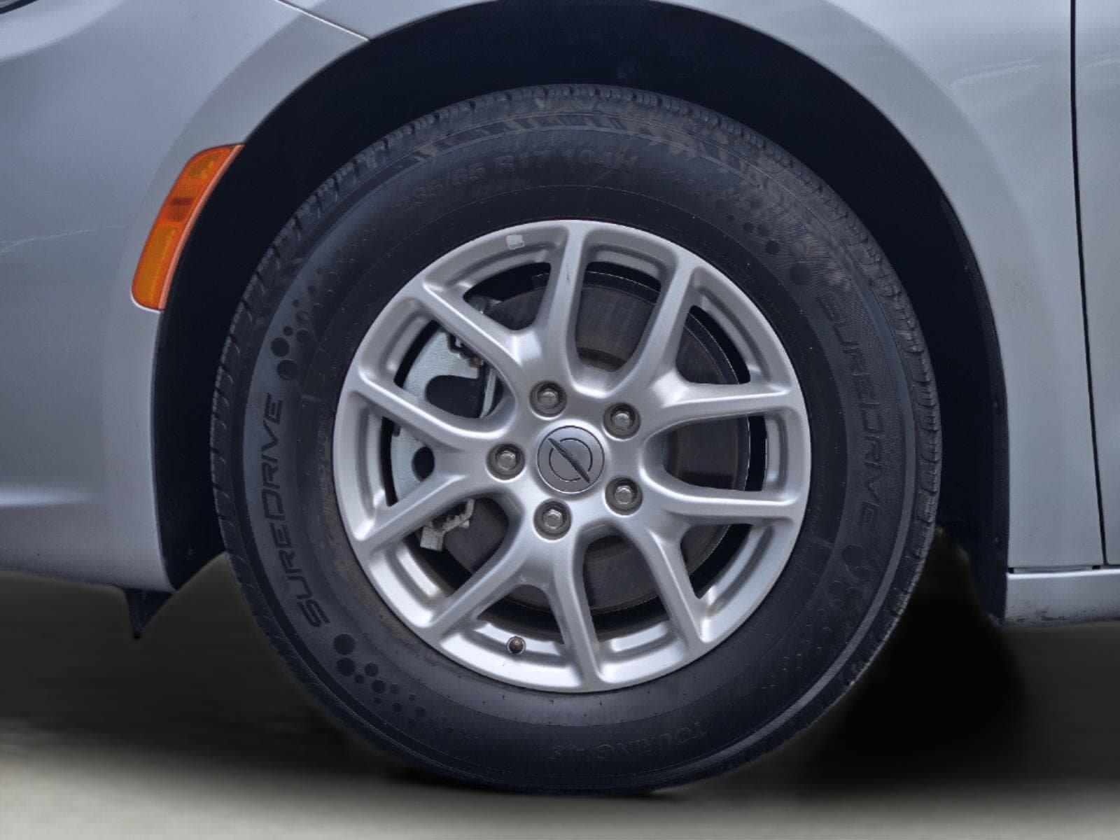 Used 2024 Chrysler Pacifica Touring-L FWD image 8