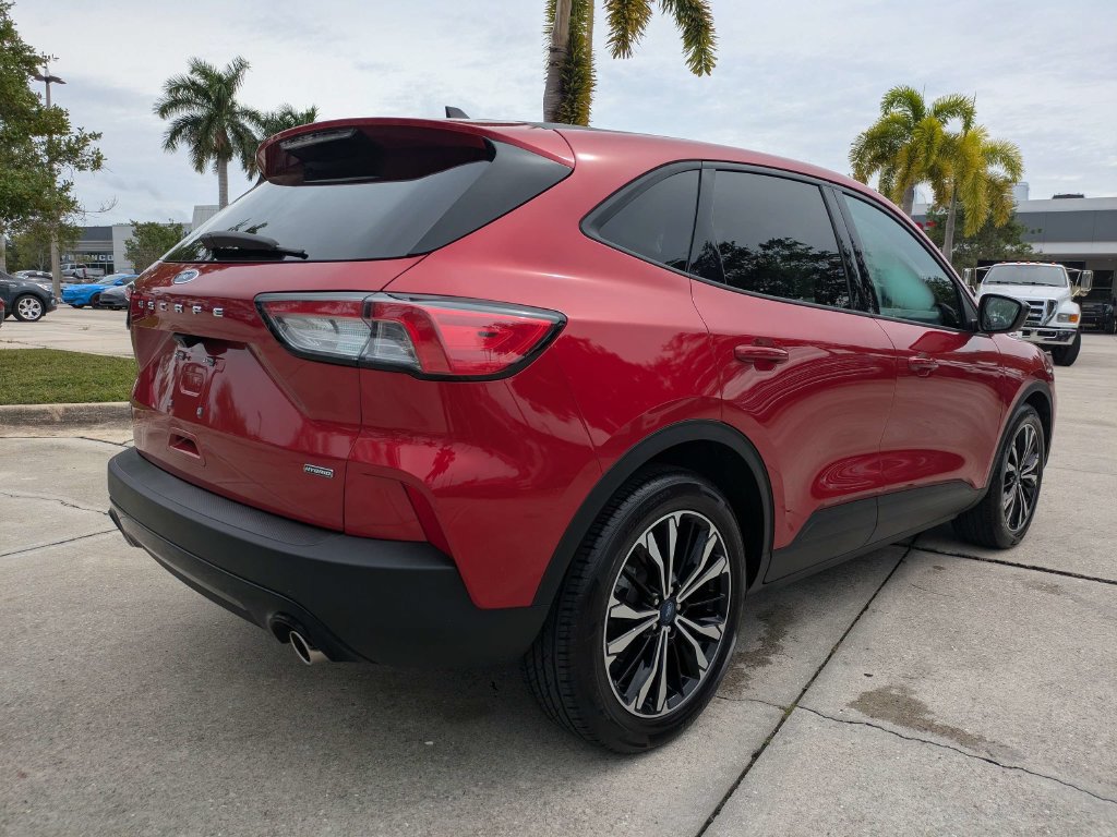 Certified 2021 Ford Escape SE w/ SE Sport Appearance Package FWD image 4