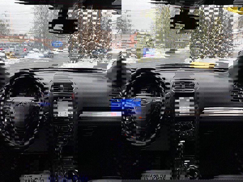 Certified 2018 Ford Explorer XLT w/ Equipment Group 202A image 21