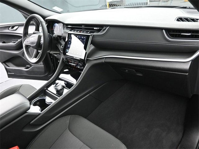 Used 2025 Jeep Grand Cherokee L Laredo w/ Luxury Tech Group I image 27