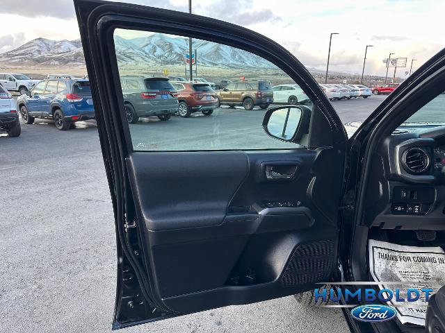 Used 2020 Toyota Tacoma TRD Off-Road w/ Technology Package image 11