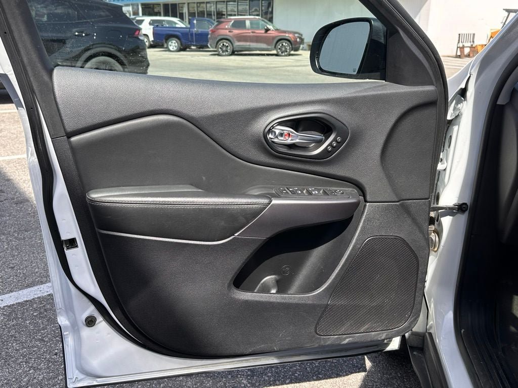 Used 2022 Jeep Cherokee Limited w/ Mopar Interior Package AWD/4WD image 15