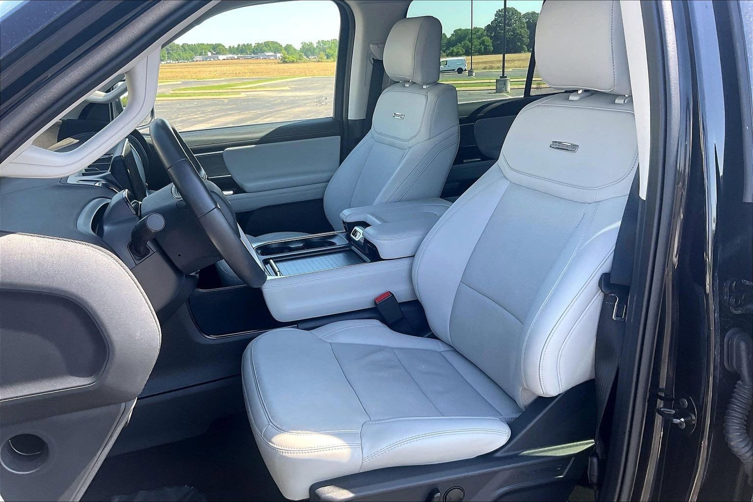 Certified 2025 Ford Expedition Platinum AWD/4WD image 7