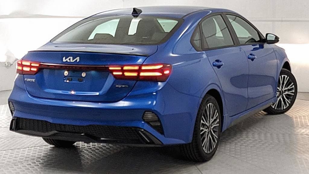 Used 2024 Kia Forte GT-Line w/ GT-Line Premium Package FWD image 3