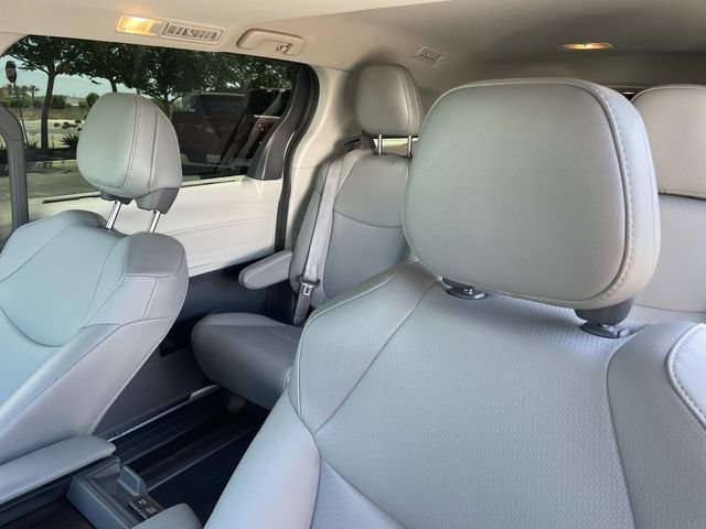 Used 2022 Toyota Sienna XLE w/ XLE Plus Package FWD image 23